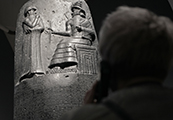 An der Stele des Hammurabi